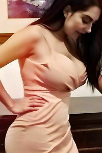 voluptuous plumper dame pleasuring herself with toy